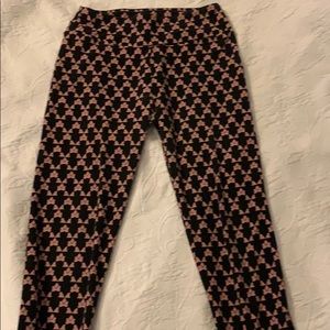 Minnie Mouse leggings on size